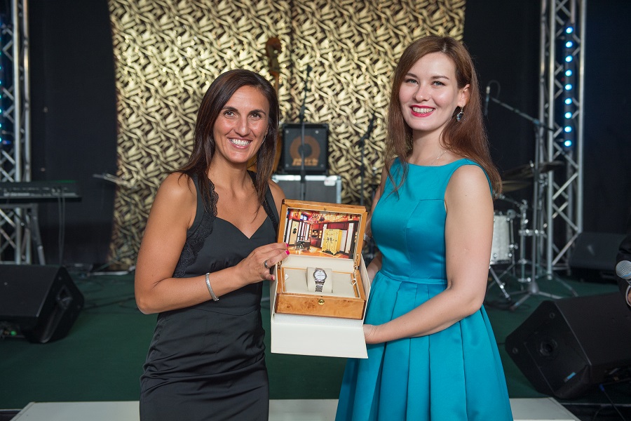 women's winner Olesya Nokhrina and Sonia Campoli from Cuervo y Sobrinos.jpg